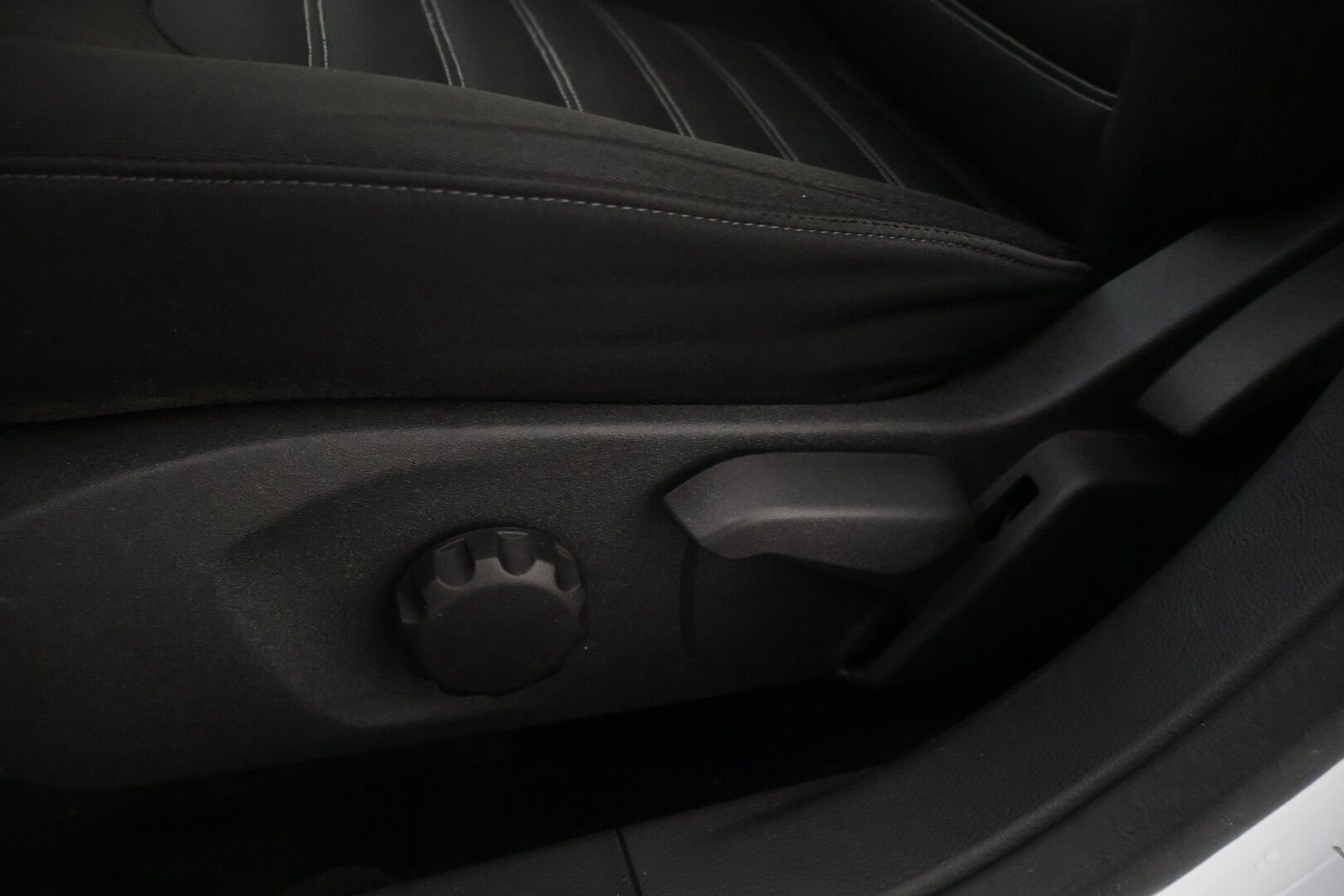 Ford Mondeo 2015 1,5 EcoBoost 160hv M6 Trend Style 5D * Lohkolämmitin / P. Tutkat / Lämmitettävä tuulilasi / Vakionopeudensäädin / Bluetooth * - 2 om. Suomi-auto / Jakohihna vaihdettu / Hyvin huollettu & hyvät renkaat - HULLUT AVAJAISHULINAT KORKOTARJOUS 3,29 %