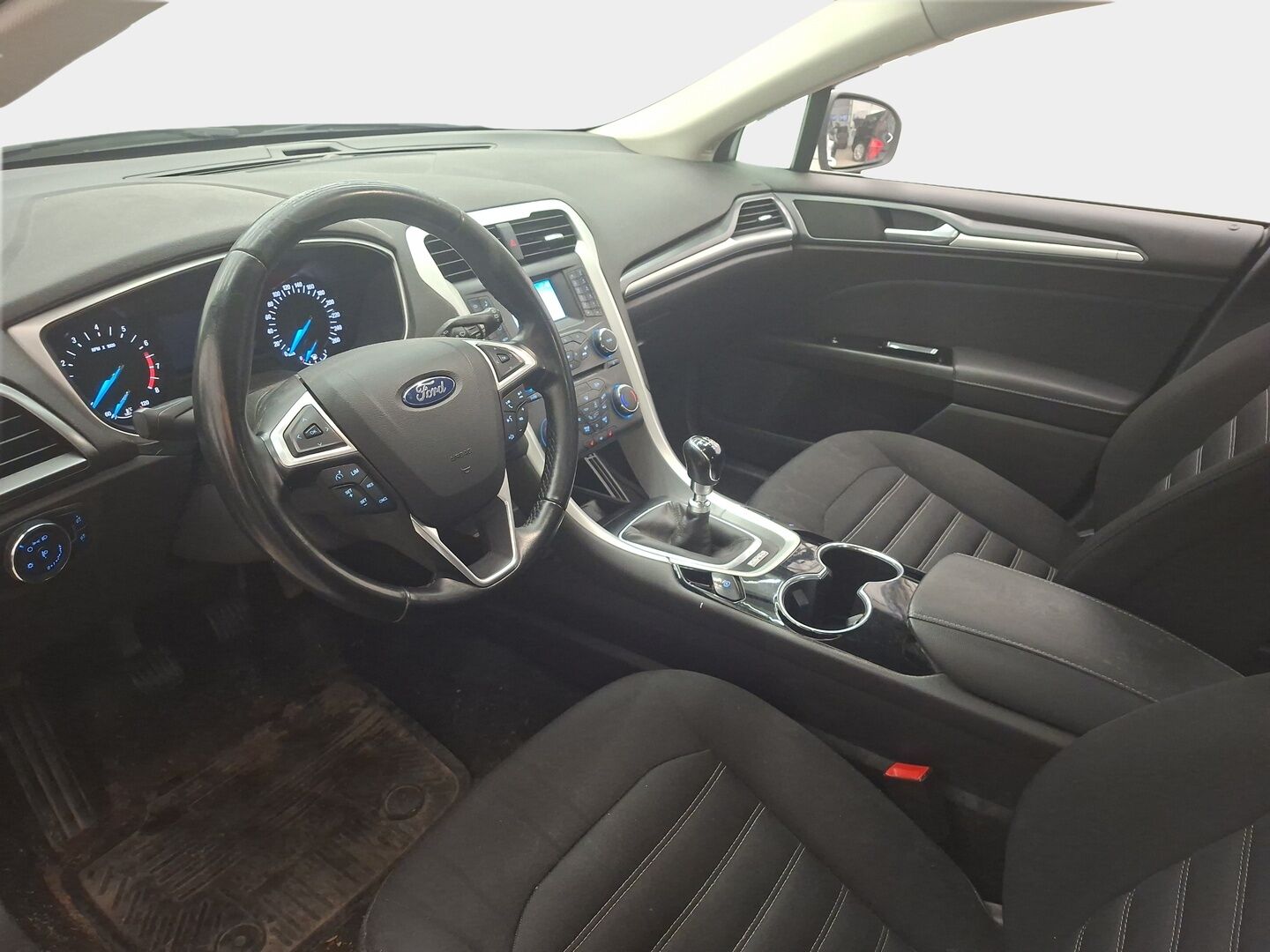 Ford Mondeo 2015 1,5 EcoBoost 160hv M6 Trend Style 5D * Tutkat / Lohko / Lämpölasi / Bluetooth / Vakkari * - 2 om. Suomiauto / Jakohihna vaihdettu / Hyvin huollettu & hyvät renkaat