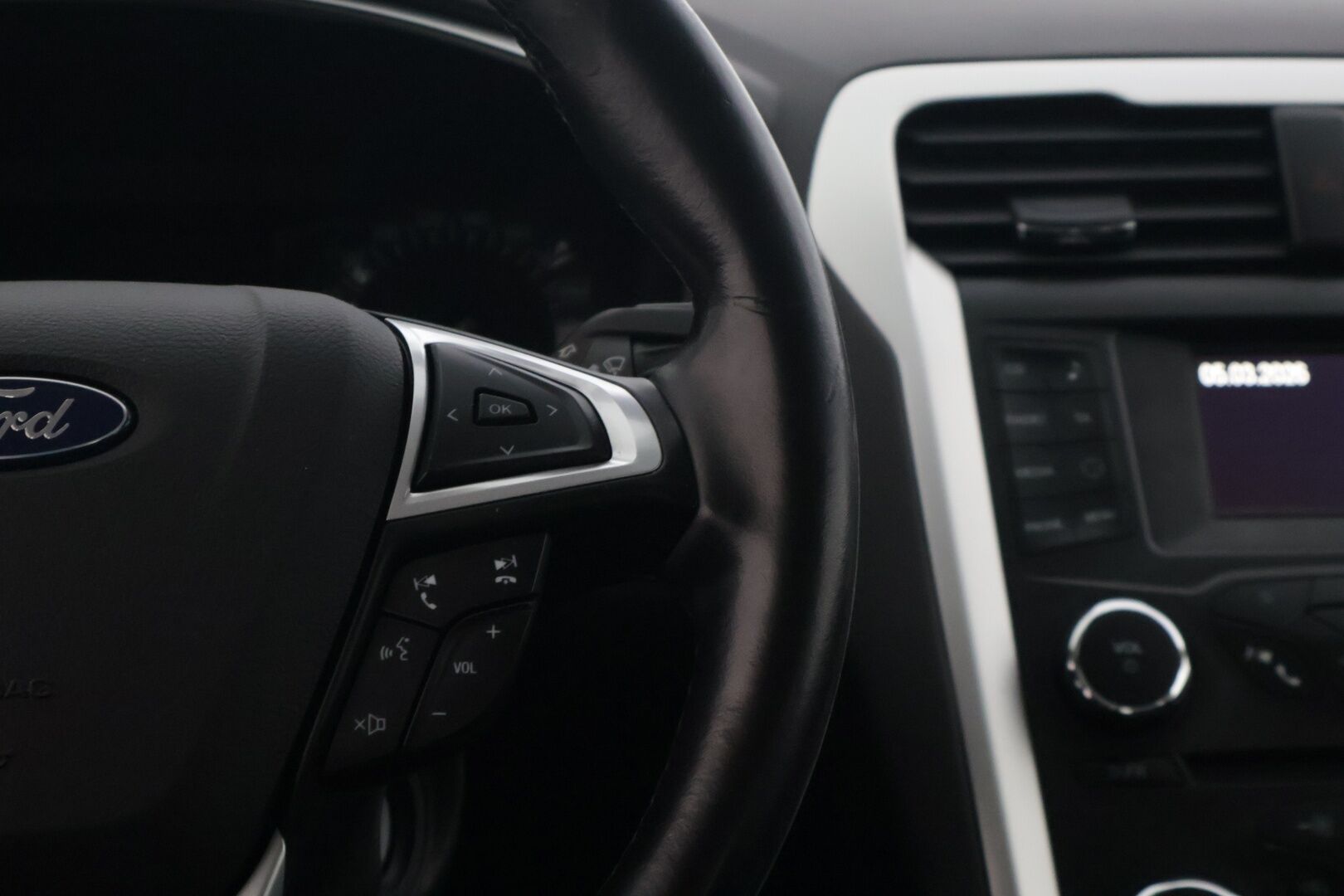 Ford Mondeo 2015 1,5 EcoBoost 160hv M6 Trend Style 5D * Lohkolämmitin / P. Tutkat / Lämmitettävä tuulilasi / Vakionopeudensäädin / Bluetooth * - 2 om. Suomi-auto / Jakohihna vaihdettu / Hyvin huollettu & hyvät renkaat - HULLUT AVAJAISHULINAT KORKOTARJOUS 3,29 %