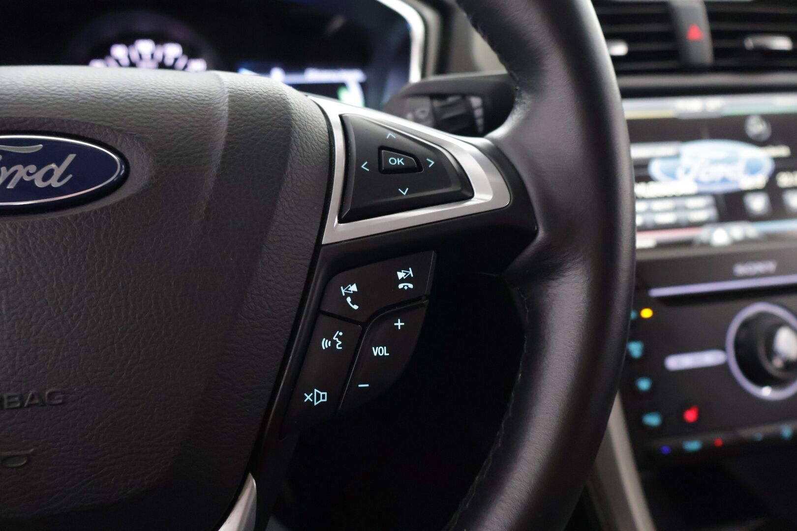 Ford Mondeo Vignale 2016 2,0 187hv Hybrid eCVT HEV - Kamera | Upeat nahat | Kuskin penkki muistilla | Sony premium audio | Navigointi | lämm. tuulilasi