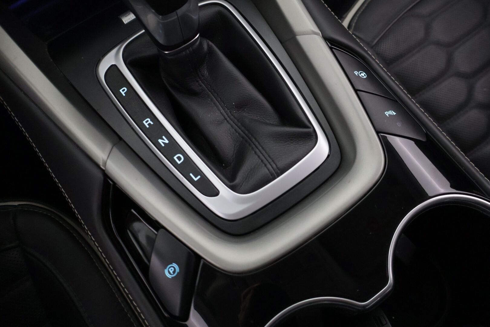 Ford Mondeo Vignale 2016 2,0 187hv Hybrid eCVT HEV - Kamera | Upeat nahat | Kuskin penkki muistilla | Sony premium audio | Navigointi | lämm. tuulilasi
