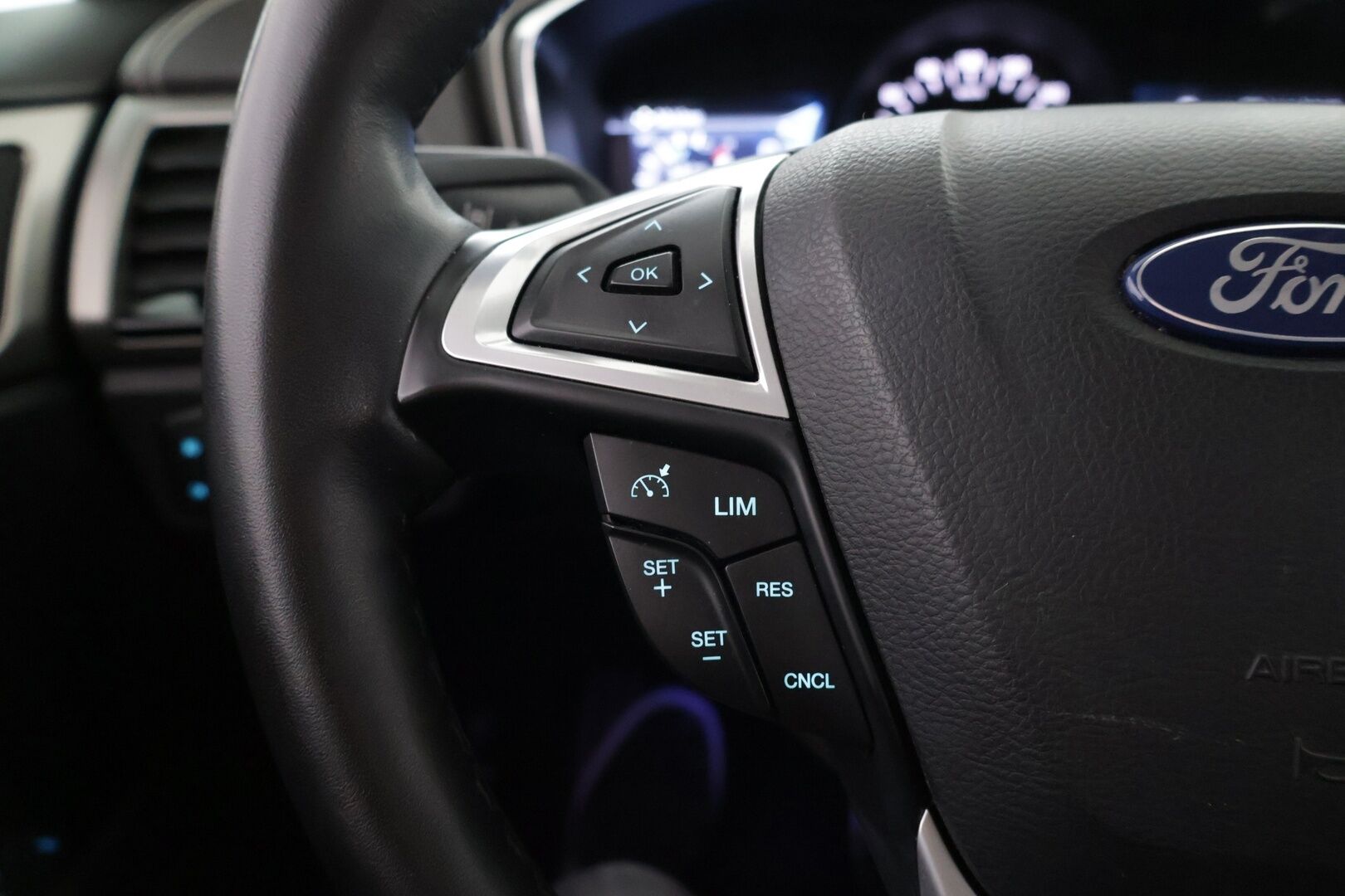 Ford Mondeo Vignale 2016 2,0 187hv Hybrid eCVT HEV - Kamera | Upeat nahat | Kuskin penkki muistilla | Sony premium audio | Navi | Lämpölasi