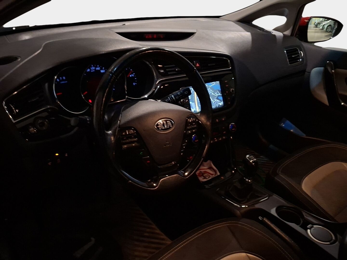 Kia CEED 2016 1,0 ISG 120hv FIFA World Cup Edition SW EcoDynamics *Kamera / Lohko.S.Pistoke / Vakkari /  Navi / Lämpöratti* - Merkki huollettu! / Pieni kulutus mutta tilava! / Huikeat varusteet! 