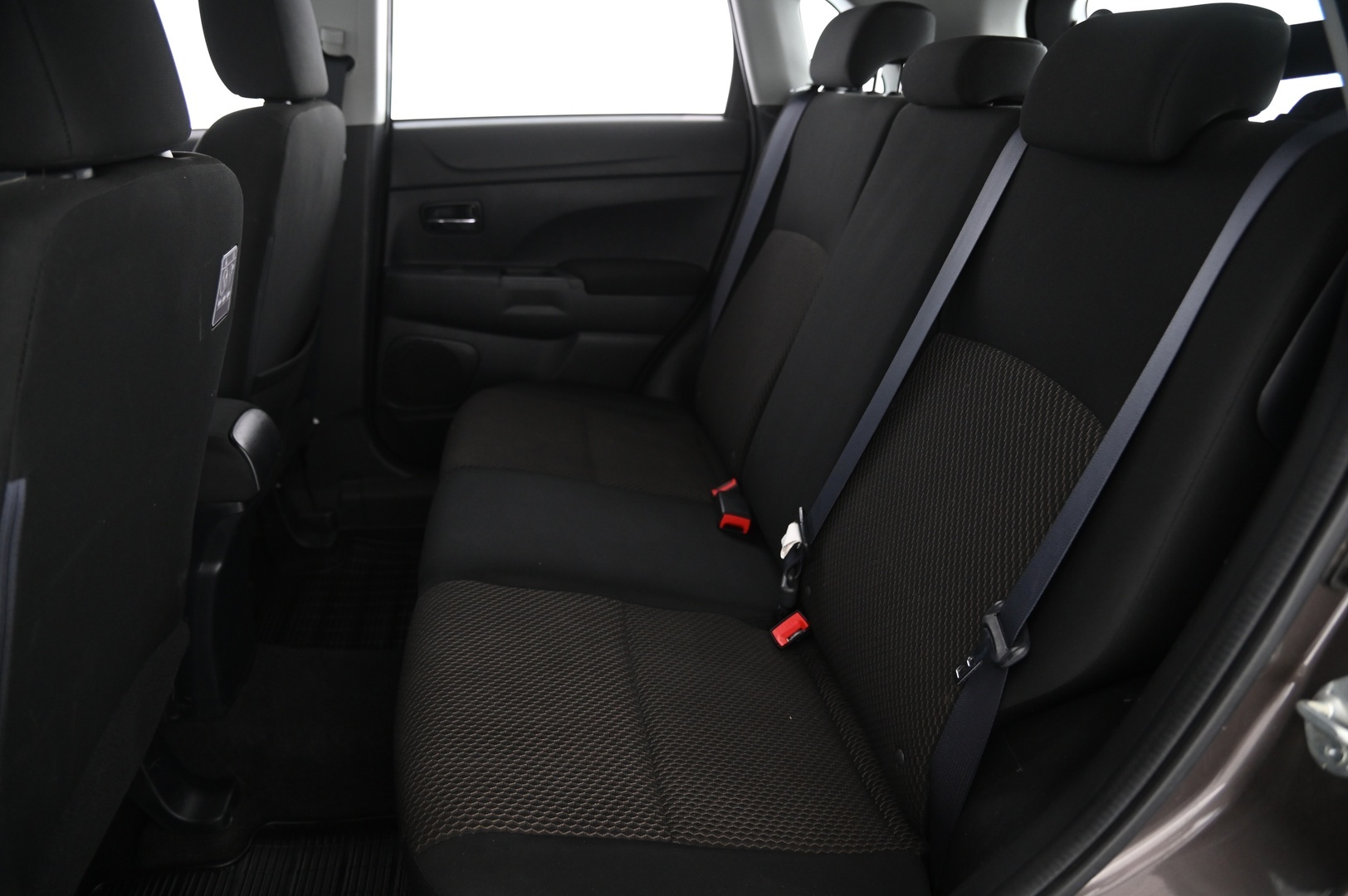 Mitsubishi ASX 2015 1,6 Di-D AS&G Invite 4WD 6MT - | Vetokoukku | Lohko | P.tutka | 1-Om. Suomiauto | 2x renkaat alumiinivanteilla |