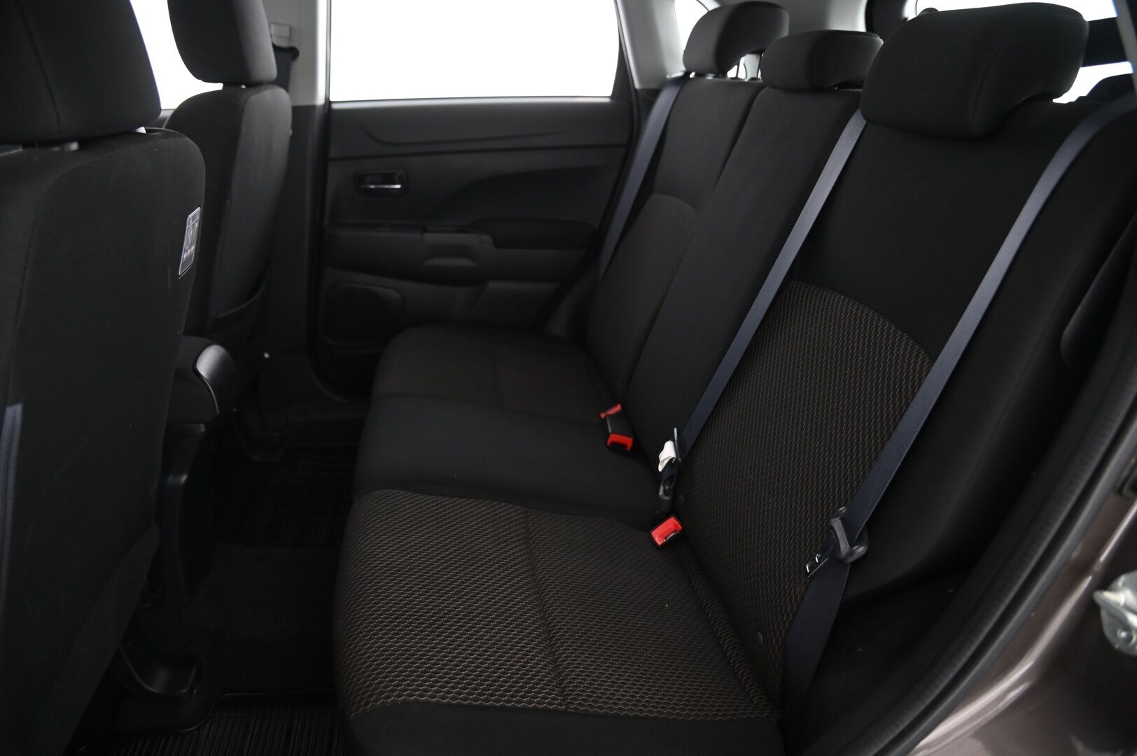 Mitsubishi ASX 2015 1,6 Di-D AS&G Invite 4WD 6MT - | Vetokoukku | Lohko | P.tutka | 1-Om. Suomiauto | 2x renkaat alumiinivanteilla |