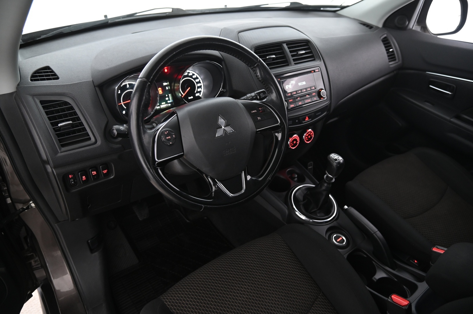 Mitsubishi ASX 2015 1,6 Di-D AS&G Invite 4WD 6MT - | Vetokoukku | Lohko | P.tutka | 1-Om. Suomiauto | 2x renkaat alumiinivanteilla |