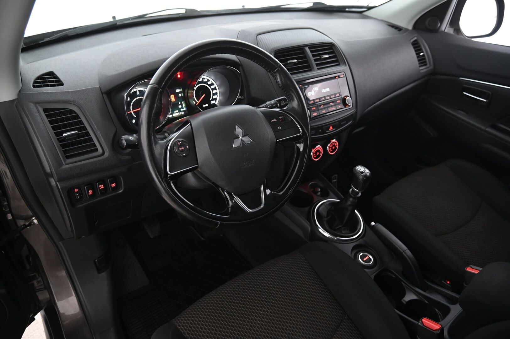 Mitsubishi ASX 2015 1,6 Di-D AS&G Invite 4WD 6MT - | Vetokoukku | Lohko | P.tutka | 1-Om. Suomiauto | 2x renkaat alumiinivanteilla |