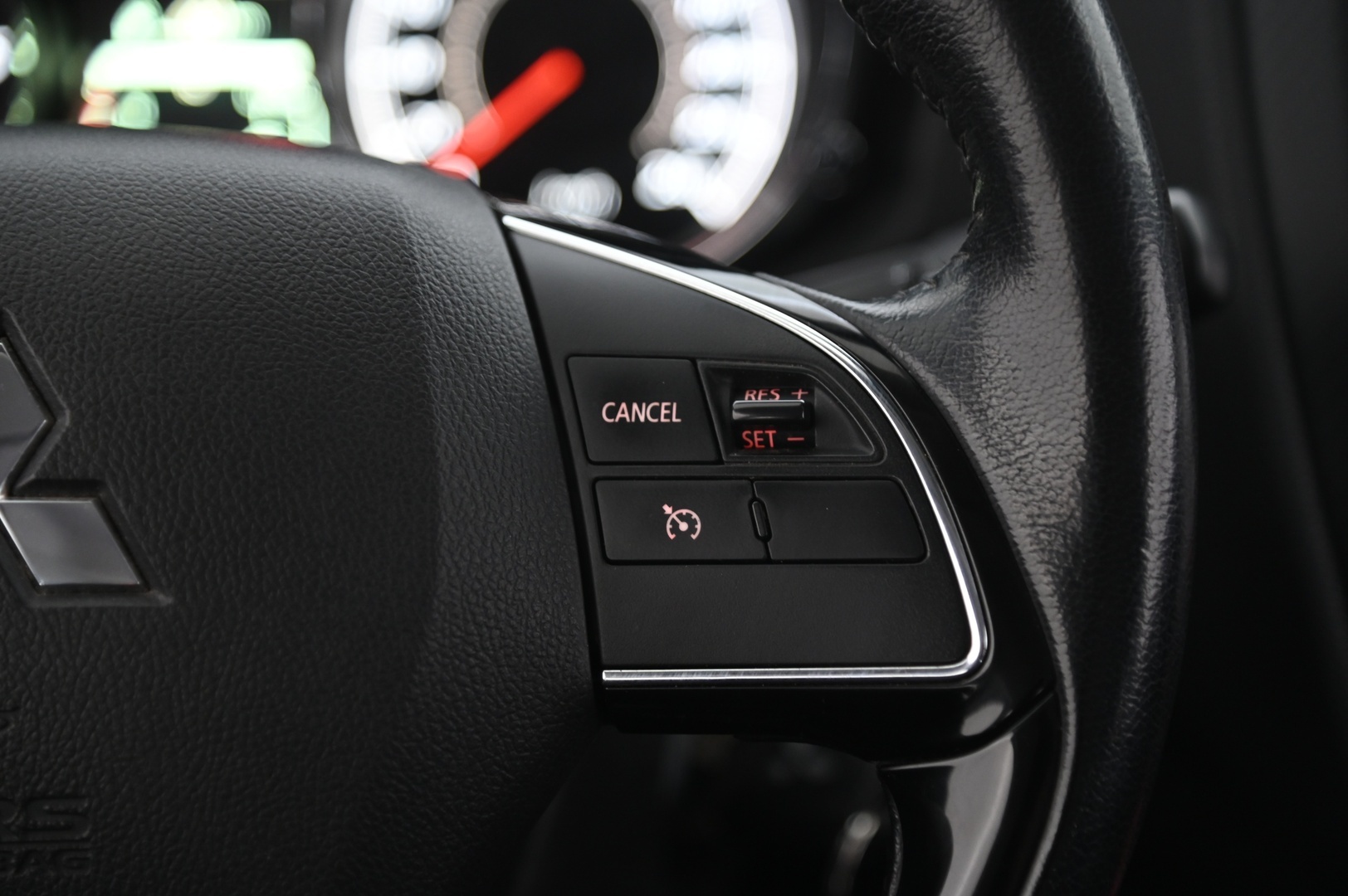 Mitsubishi ASX 2015 1,6 Di-D AS&G Invite 4WD 6MT - | Vetokoukku | Lohko | P.tutka | 1-Om. Suomiauto | 2x renkaat alumiinivanteilla |