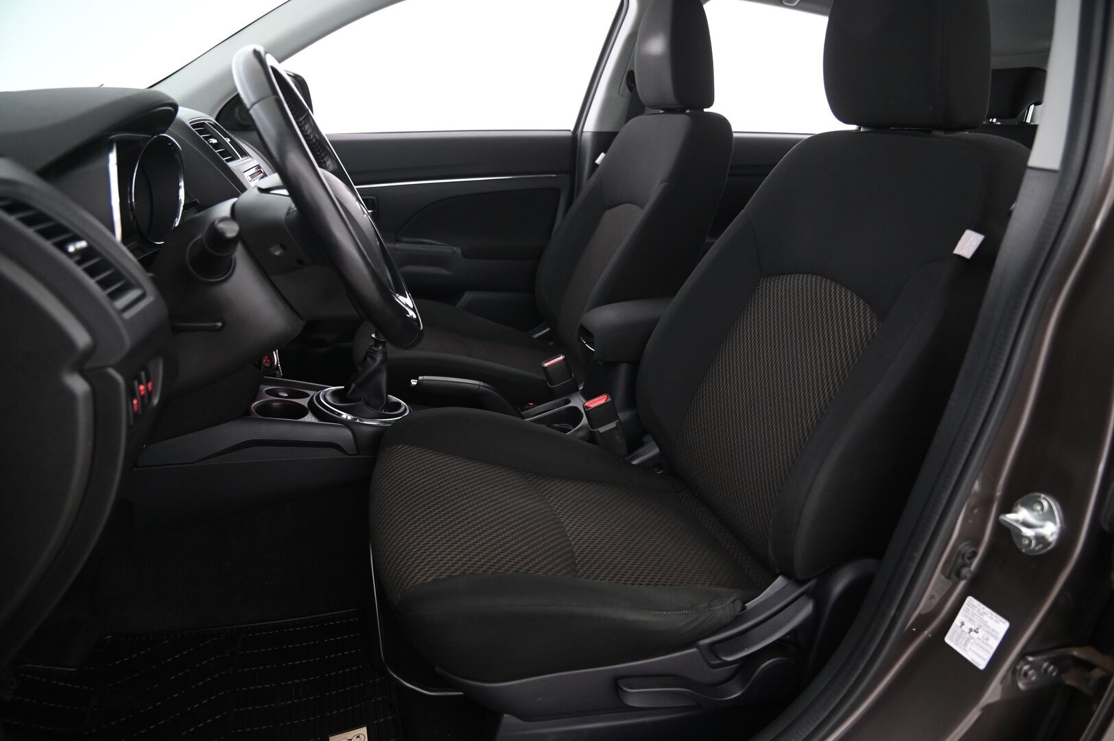 Mitsubishi ASX 2015 1,6 Di-D AS&G Invite 4WD 6MT - | Vetokoukku | Lohko | P.tutka | 1-Om. Suomiauto | 2x renkaat alumiinivanteilla |