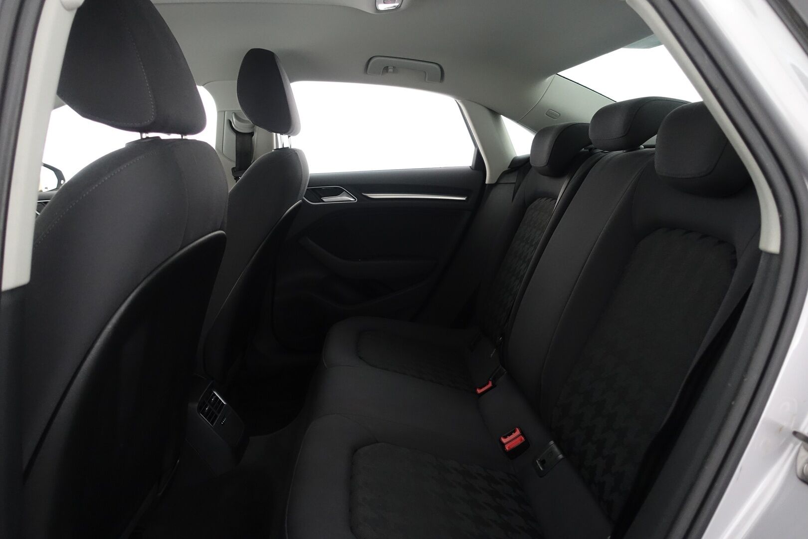 Audi A3 2015 Sedan Business 1,4 TFSI 92 kW - | Merkkihuollettu | Xenon | Tutkat | Vetokoukku | Bluetooth | Vakkari | Suomi-auto