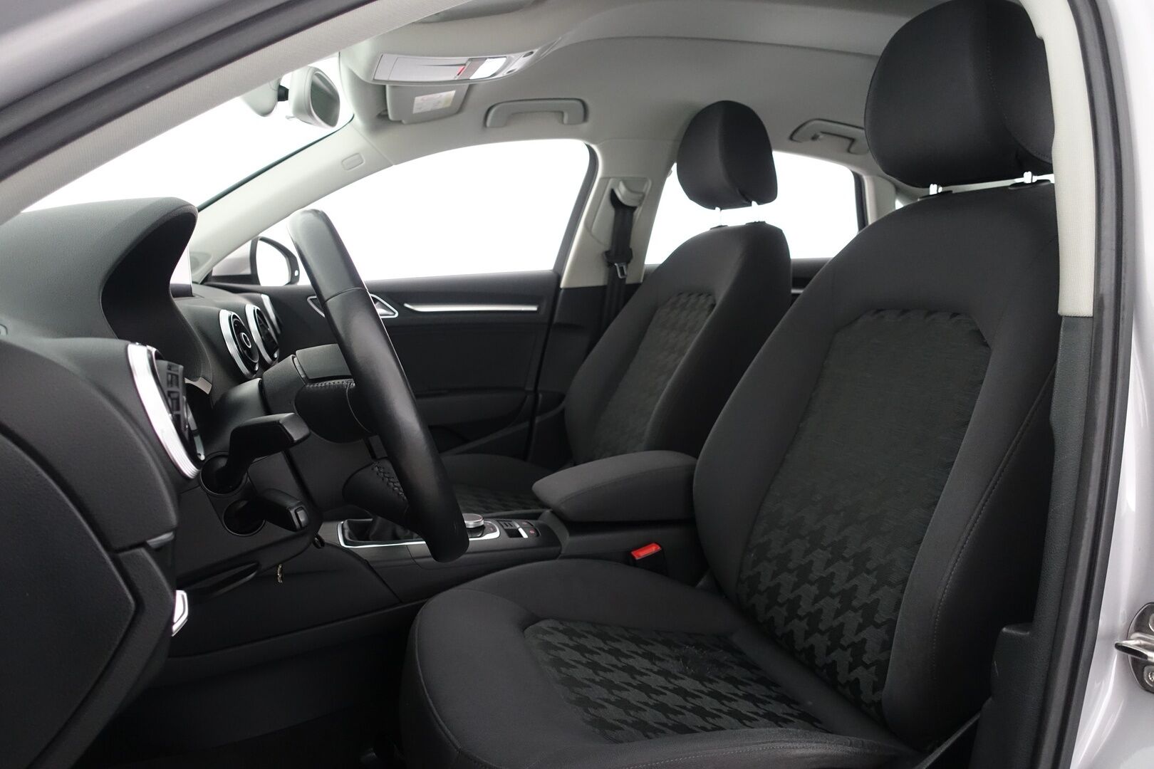 Audi A3 2015 Sedan Business 1,4 TFSI 92 kW - | Merkkihuollettu | Xenon | Tutkat | Vetokoukku | Bluetooth | Vakkari | Suomi-auto
