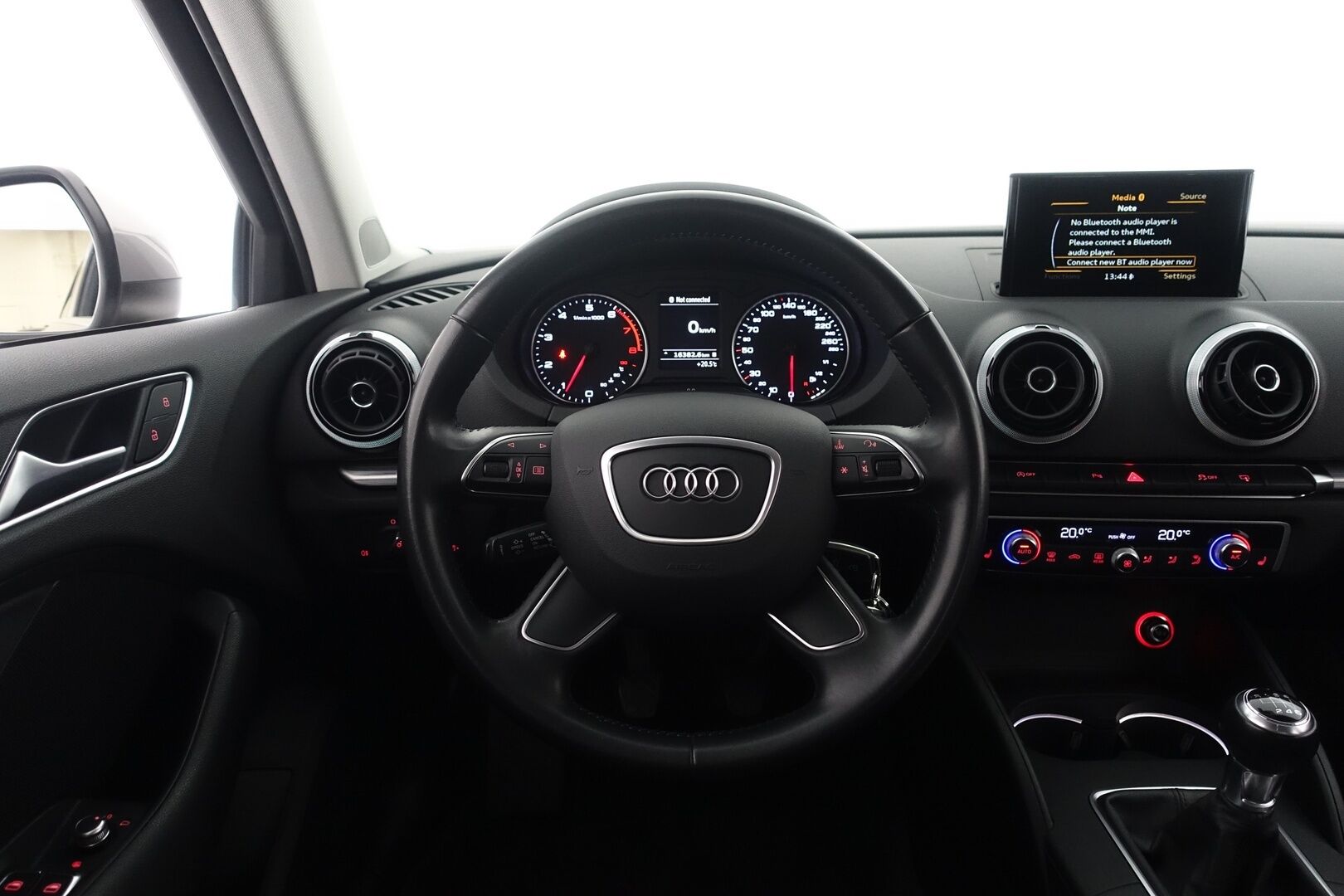 Audi A3 2015 Sedan Business 1,4 TFSI 92 kW - | Merkkihuollettu | Xenon | Tutkat | Vetokoukku | Bluetooth | Vakkari | Suomi-auto