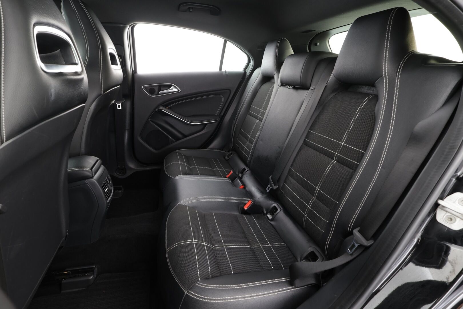 Mercedes-Benz A 2015 180 BE A Summer Edition * Vakkari / Koukku / Xenon / Puolinahat / P.Kamera * * - Suomi.auto / Kahdet renkaat - HULLUT JOULUT KORKOTARJOUS 2,49% 