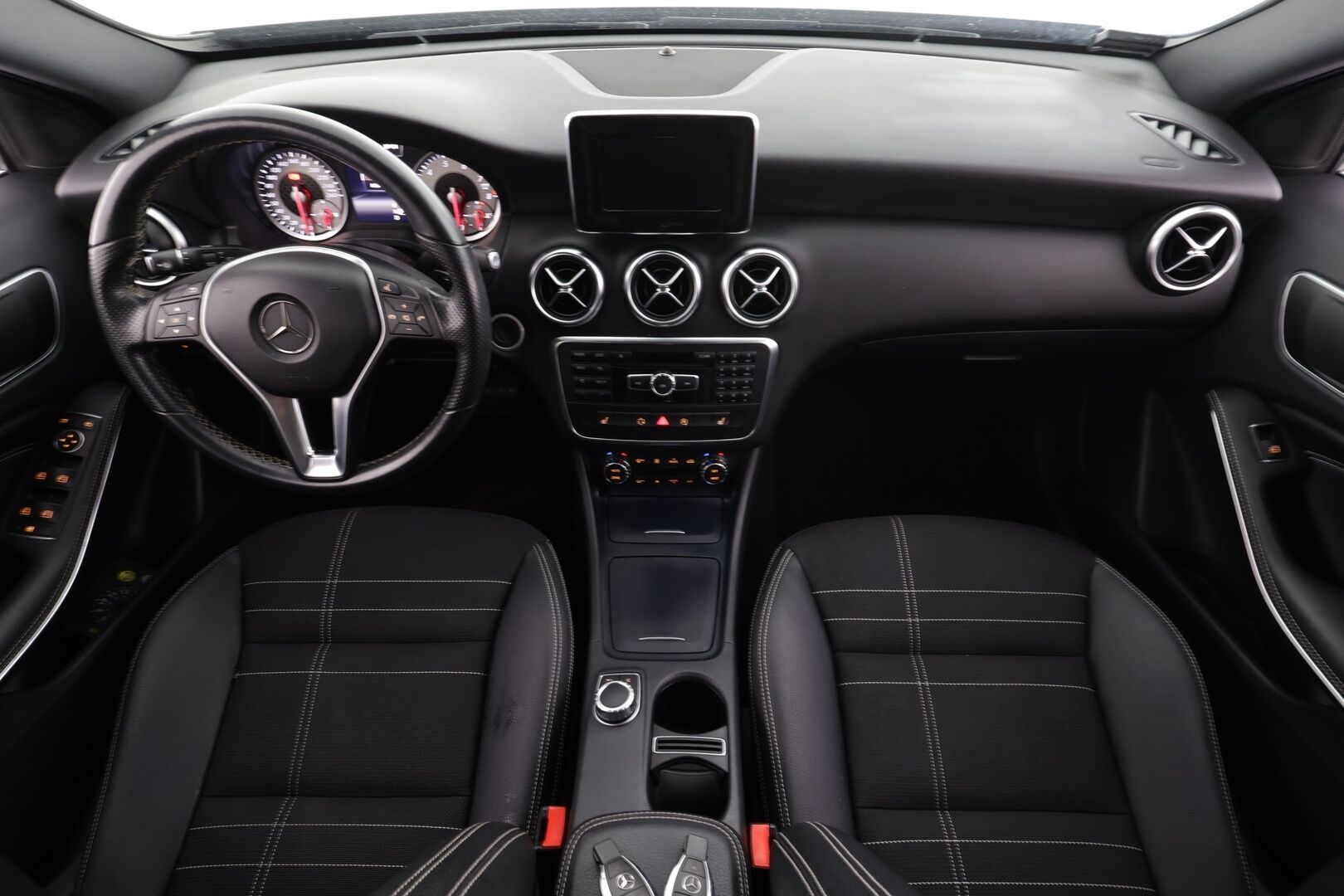 Mercedes-Benz A 2015 180 BE A Summer Edition * Vakkari / Koukku / Xenon / Puolinahat / P.Kamera * * - Suomi.auto / Kahdet renkaat - HULLUT JOULUT KORKOTARJOUS 2,49% 