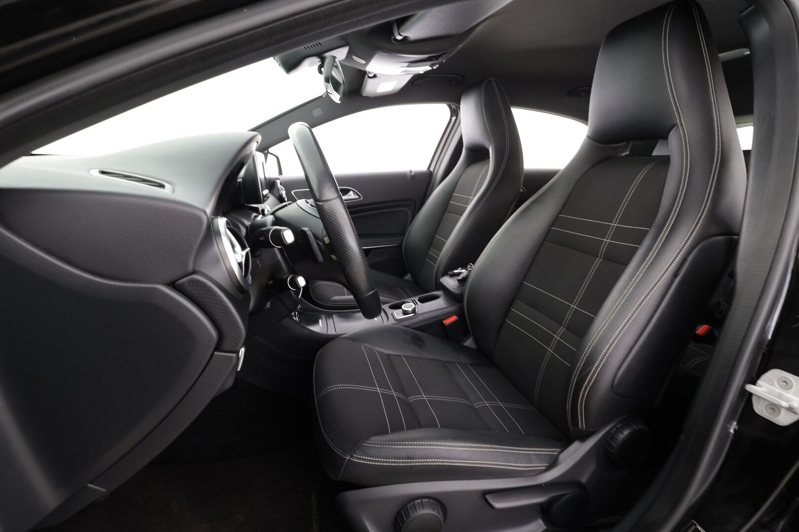 Mercedes-Benz A 2015 180 BE A Summer Edition * Vakkari / Koukku / Xenon / Puolinahat / P.Kamera * * - Suomi.auto / Kahdet renkaat - HULLUT JOULUT KORKOTARJOUS 2,49% 