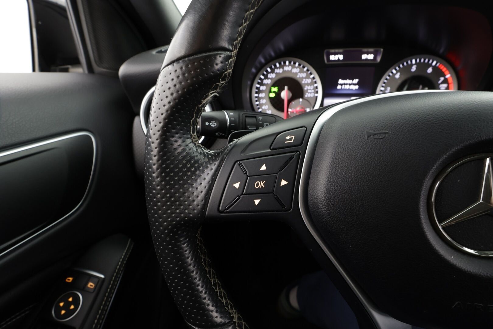 Mercedes-Benz A 2015 180 BE A Summer Edition * Vakkari / Koukku / Xenon / Puolinahat / P.Kamera * * - Suomi.auto / Kahdet renkaat - HULLUT JOULUT KORKOTARJOUS 2,49% 