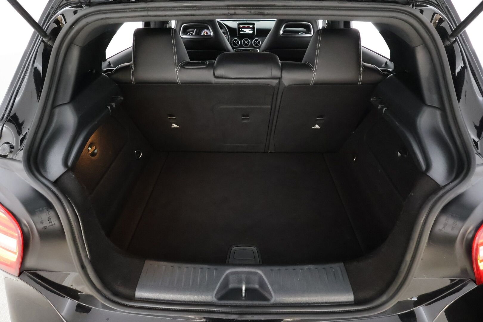 Mercedes-Benz A 2015 180 BE A Summer Edition * Vakkari / Koukku / Xenon / Puolinahat / P.Kamera * * - Suomi.auto / Kahdet renkaat - HULLUT JOULUT KORKOTARJOUS 2,49% 