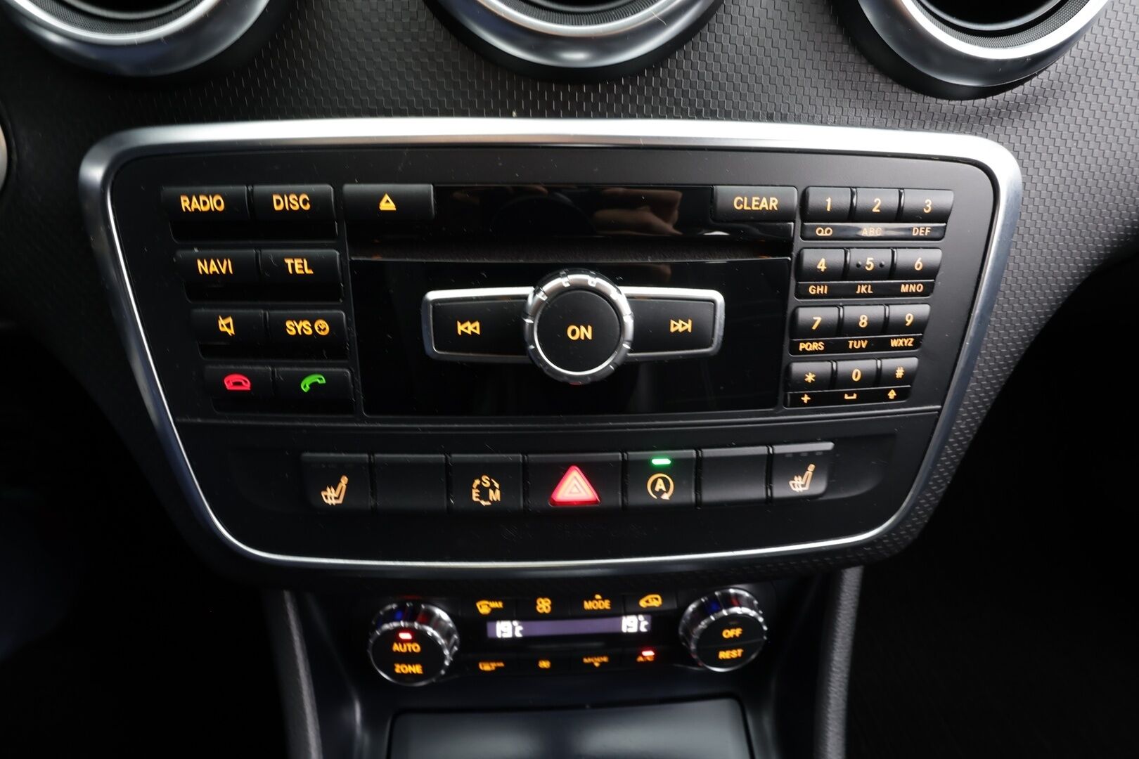 Mercedes-Benz A 2015 180 BE A Summer Edition * Vakkari / Koukku / Xenon / Puolinahat / P.Kamera * * - Suomi.auto / Kahdet renkaat - HULLUT JOULUT KORKOTARJOUS 2,49% 