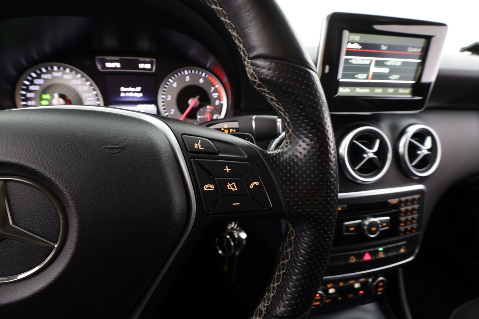 Mercedes-Benz A 2015 180 BE A Summer Edition * Vakkari / Koukku / Xenon / Puolinahat / P.Kamera * * - Suomi.auto / Kahdet renkaat - HULLUT JOULUT KORKOTARJOUS 2,49% 