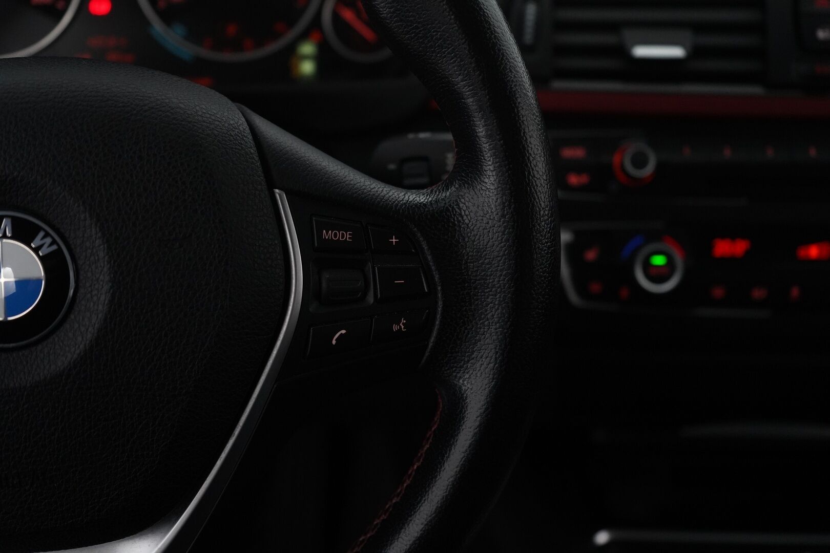 BMW 320 2015 F30 Sedan 320i TwinPower Turbo A xSport Edition * ACC / HiFit / Tutkat / Sporttipenkit * - KATSO KAMPANJAHINTA! / Suomi-auto / Juuri tehty iso huolto! / Katsastettu 8/25 - HULLUT JOULUT KORKOTARJOUS 2,49% 