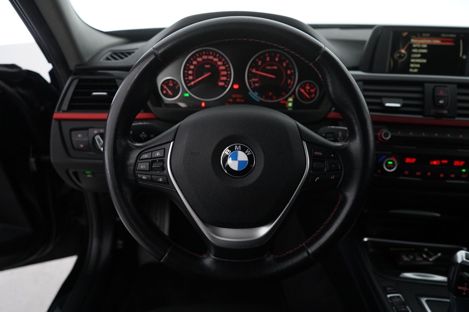 BMW 320 2015 F30 Sedan 320i TwinPower Turbo A xSport Edition * ACC / HiFit / Tutkat / Sporttipenkit * - Suomi-auto / Viimeisin huolto 177tkm / Katsastettu 8/25