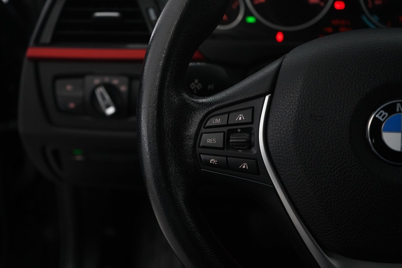 BMW 320 2015 F30 Sedan 320i TwinPower Turbo A xSport Edition * ACC / HiFit / Tutkat / Sporttipenkit * - KATSO KAMPANJAHINTA! / Suomi-auto / Juuri tehty iso huolto! / Katsastettu 8/25 - HULLUT JOULUT KORKOTARJOUS 2,49% 