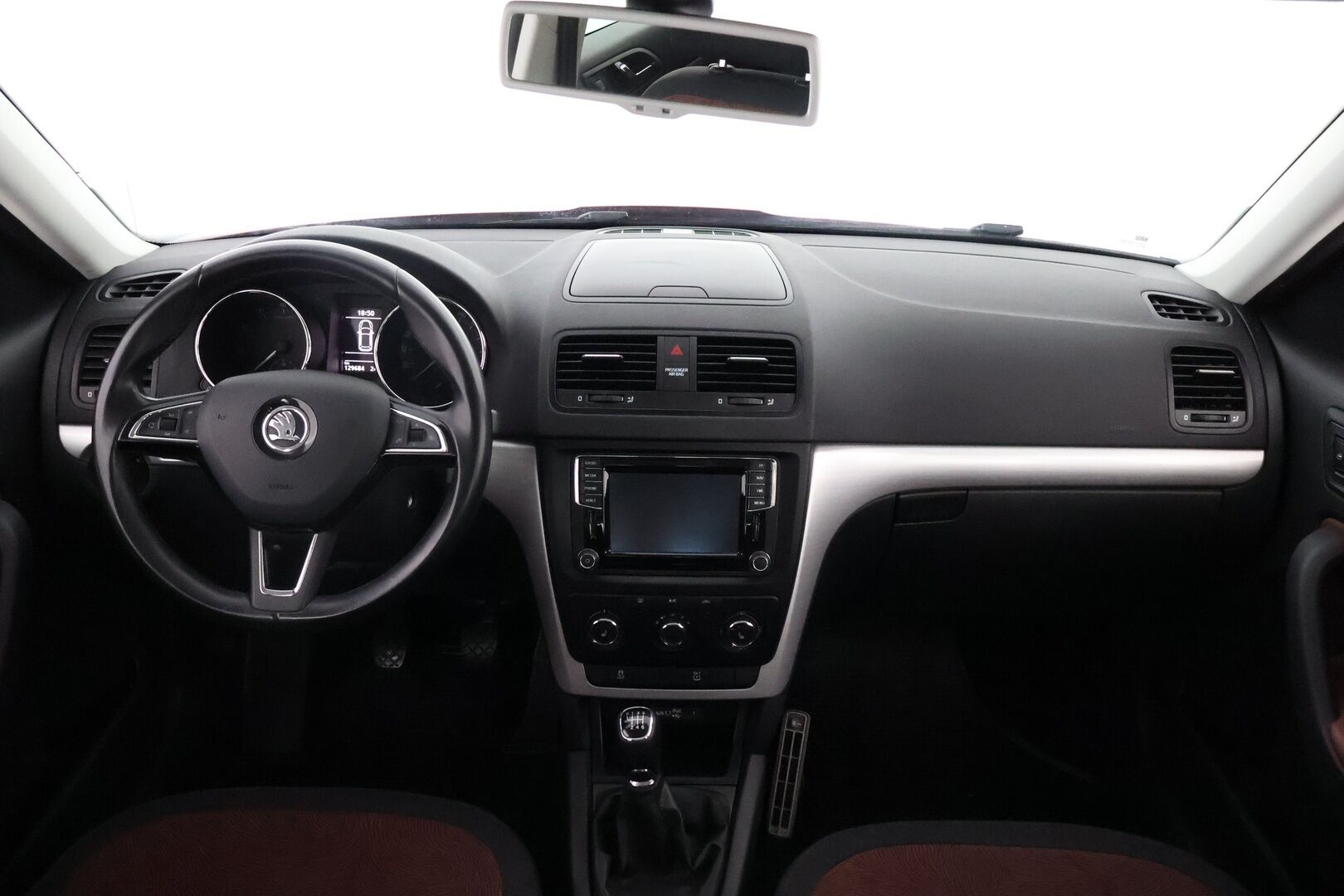 Skoda Yeti 2015 1,2 TSI Ambition - 1OM Suomiauto / Facelift / Navi / Peruutuskamera / Vetokoukku / Lohko & Sisäpistoke / Vakkari / Hyvät varusteet!