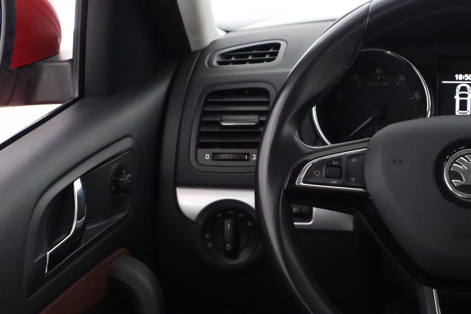 Skoda Yeti 2015 1,2 TSI Ambition - 1OM Suomiauto / Facelift / Navi / Peruutuskamera / Vetokoukku / Lohko & Sisäpistoke / Vakkari / Hyvät varusteet!