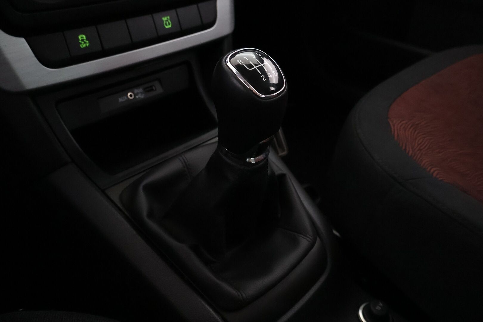 Skoda Yeti 2015 1,2 TSI Ambition - 1OM Suomiauto / Facelift / Navi / Peruutuskamera / Vetokoukku / Lohko & Sisäpistoke / Vakkari / Hyvät varusteet!