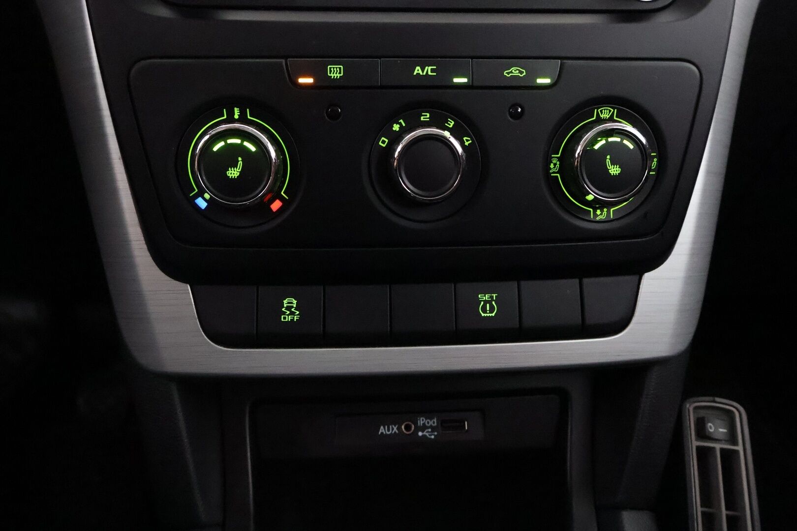 Skoda Yeti 2015 1,2 TSI Ambition - 1OM Suomiauto / Facelift / Navi / Peruutuskamera / Vetokoukku / Lohko & Sisäpistoke / Vakkari / Hyvät varusteet!