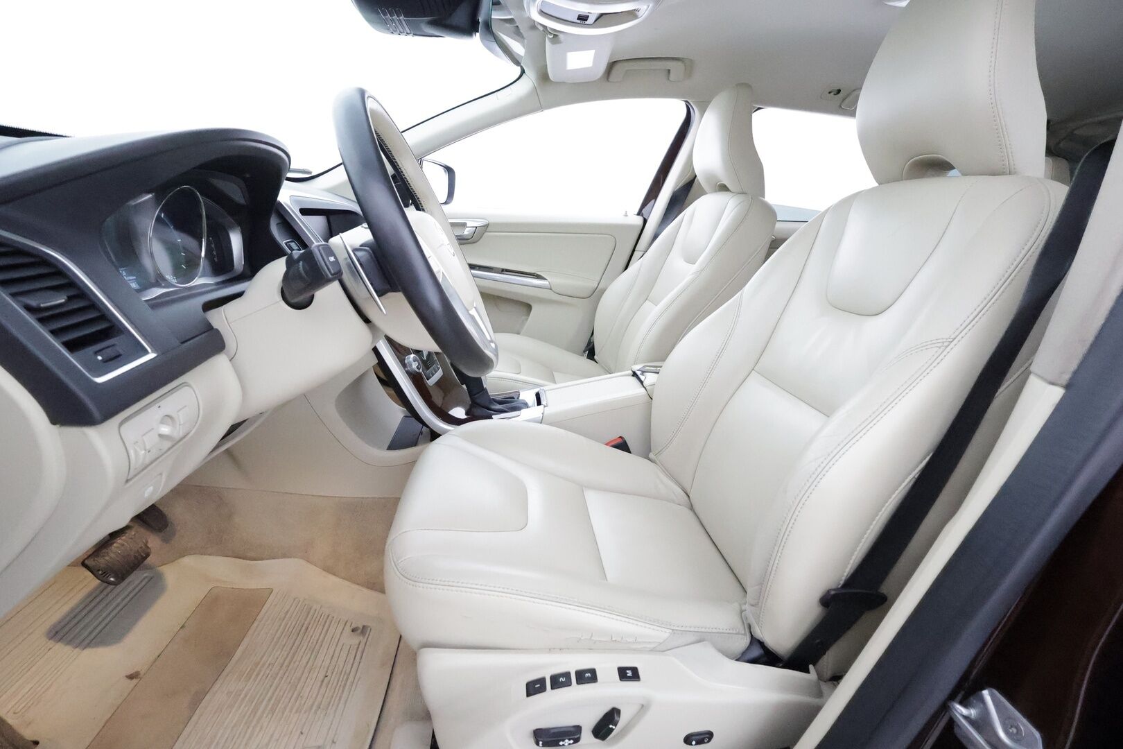 Volvo XC60 2016 D4 AWD Summum aut / Adapt.vak / Vetokoukku / Webasto / Muistipenkki / Huippuvarusteltu! - Merkkihuollettu / Jakopää vaihdettu / Ilman AD Blue järjestelmää / VOC / Aktiiviset kaarrevalot / 