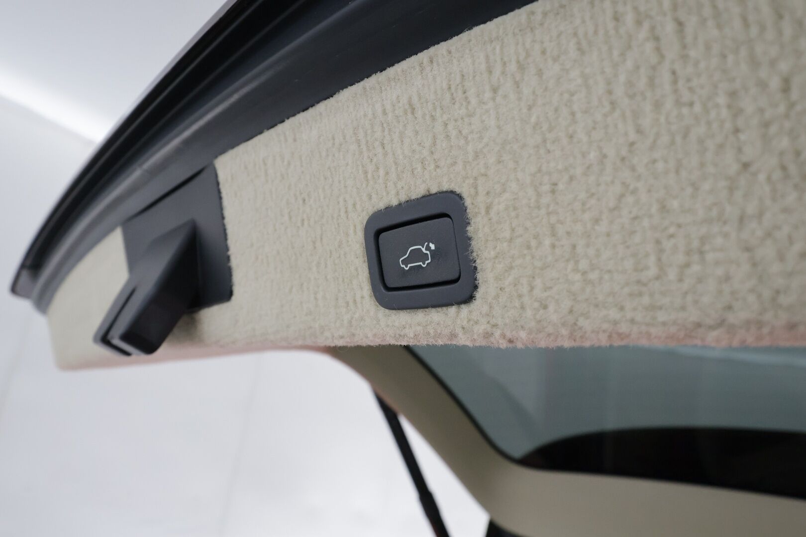 Volvo XC60 2016 D4 AWD Summum aut / Adapt.vak / Vetokoukku / Webasto / Muistipenkki / Huippuvarusteltu! - Merkkihuollettu / Jakopää vaihdettu / Ilman AD Blue järjestelmää / VOC / Aktiiviset kaarrevalot / 