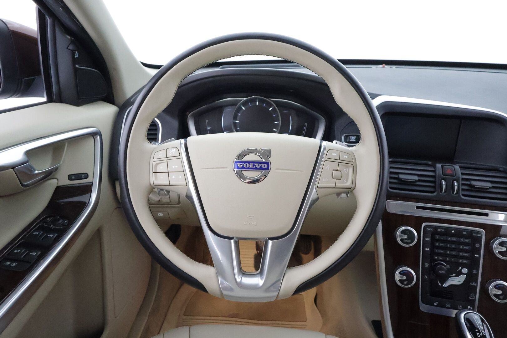 Volvo XC60 2016 D4 AWD Summum aut / Adapt.vak / Vetokoukku / Webasto / Muistipenkki / Huippuvarusteltu! - Merkkihuollettu / Jakopää vaihdettu / Ilman AD Blue järjestelmää / VOC / Aktiiviset kaarrevalot / 