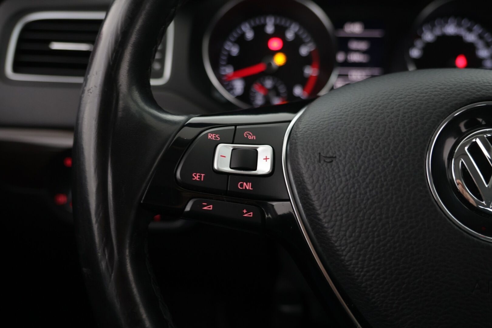 Volkswagen Jetta 2015 Comfort 1,2 TSI 77 kW (105 hv) BlueMotion Technology / Suomi-auto / Hyvät nastat talveksi / Lohkolämmitin + sisäpistoke / Vakionopeudensäädin - Kattavat varusteet / Siisti yksilö / Hyvä käyttöauto