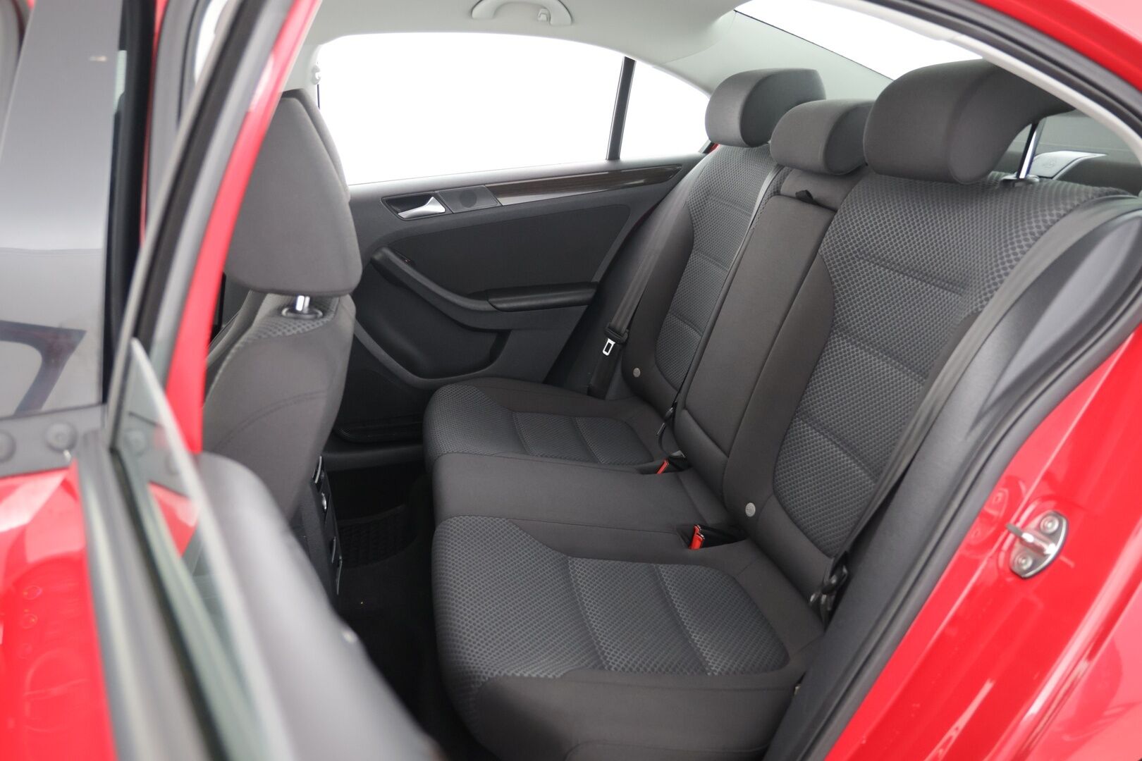 Volkswagen Jetta 2015 Comfort 1,2 TSI 77 kW (105 hv) BlueMotion Technology / Suomi-auto / Hyvät nastat talveksi / Lohkolämmitin + sisäpistoke / Vakionopeudensäädin - Kattavat varusteet / Siisti yksilö / Hyvä käyttöauto