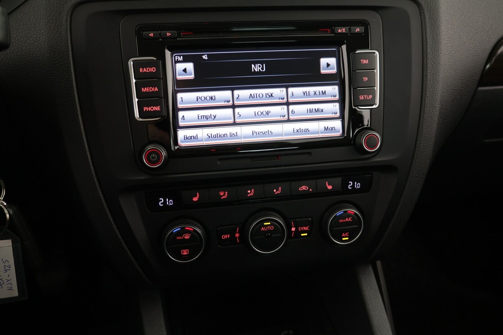 Volkswagen Jetta 2015 Comfort 1,2 TSI 77 kW (105 hv) BlueMotion Technology / Suomi-auto / Hyvät nastat talveksi / Lohkolämmitin + sisäpistoke / Vakionopeudensäädin - Kattavat varusteet / Siisti yksilö / Hyvä käyttöauto - HULLUT AVAJAISHULINAT KORKOTARJOUS 3,29 %