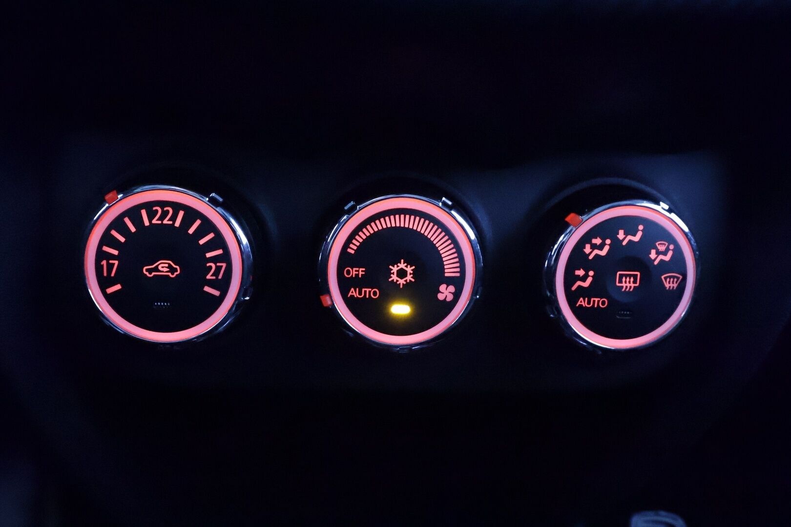 Mitsubishi ASX 2015 1,6 MIVEC Invite 5MT - | Vakkari | Koukku | Lohkolämmitin+sisälämmitin | Aut. ilmastointi | USB-liitäntä | Penkinlämmittimet | 2x renkaat aluin | Huoltokirja | Suomiauto | 