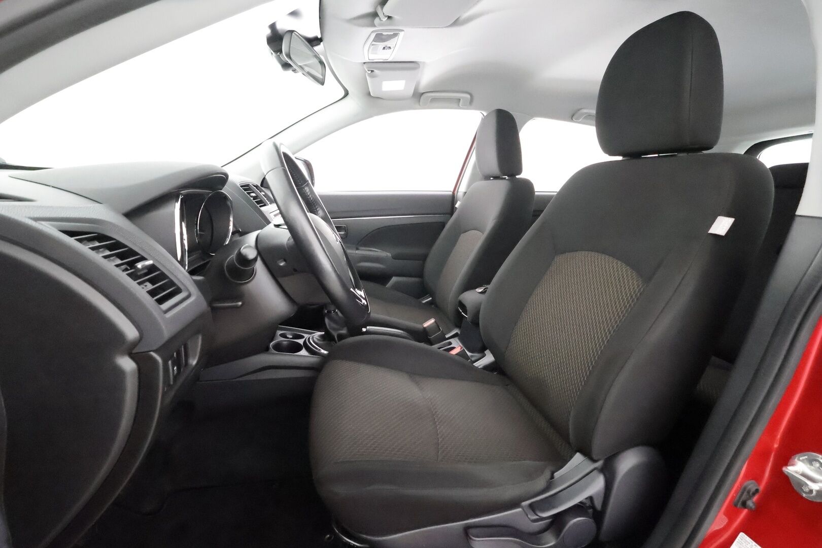 Mitsubishi ASX 2015 1,6 MIVEC Invite 5MT - | Vakkari | Koukku | Lohkolämmitin+sisälämmitin | Aut. ilmastointi | USB-liitäntä | Penkinlämmittimet | 2x renkaat aluin | Huoltokirja | Suomiauto | 