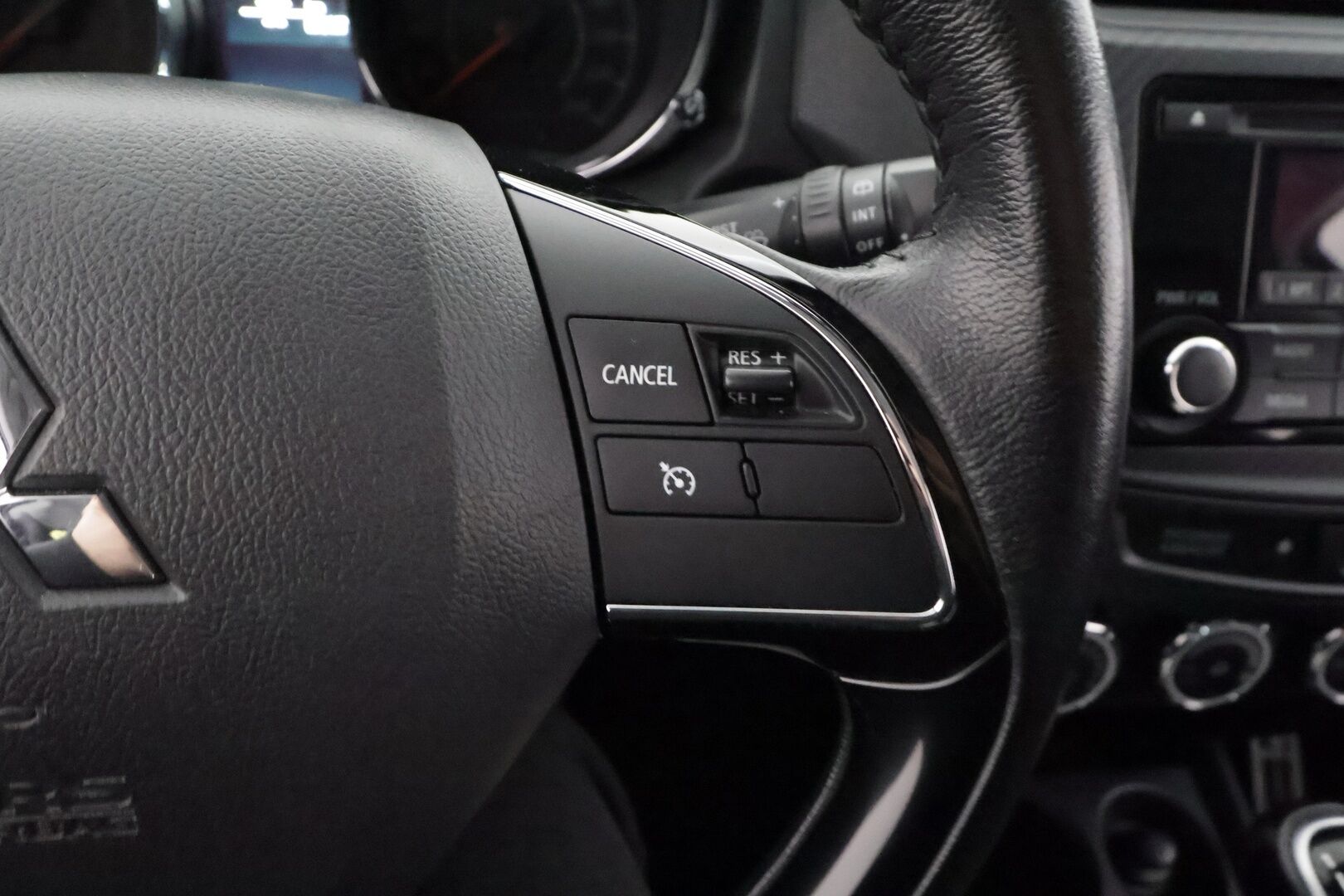 Mitsubishi ASX 2015 1,6 MIVEC Invite 5MT - | Vakkari | Koukku | Lohkolämmitin+sisälämmitin | Aut. ilmastointi | USB-liitäntä | Penkinlämmittimet | 2x renkaat aluin | Huoltokirja | Suomiauto | 