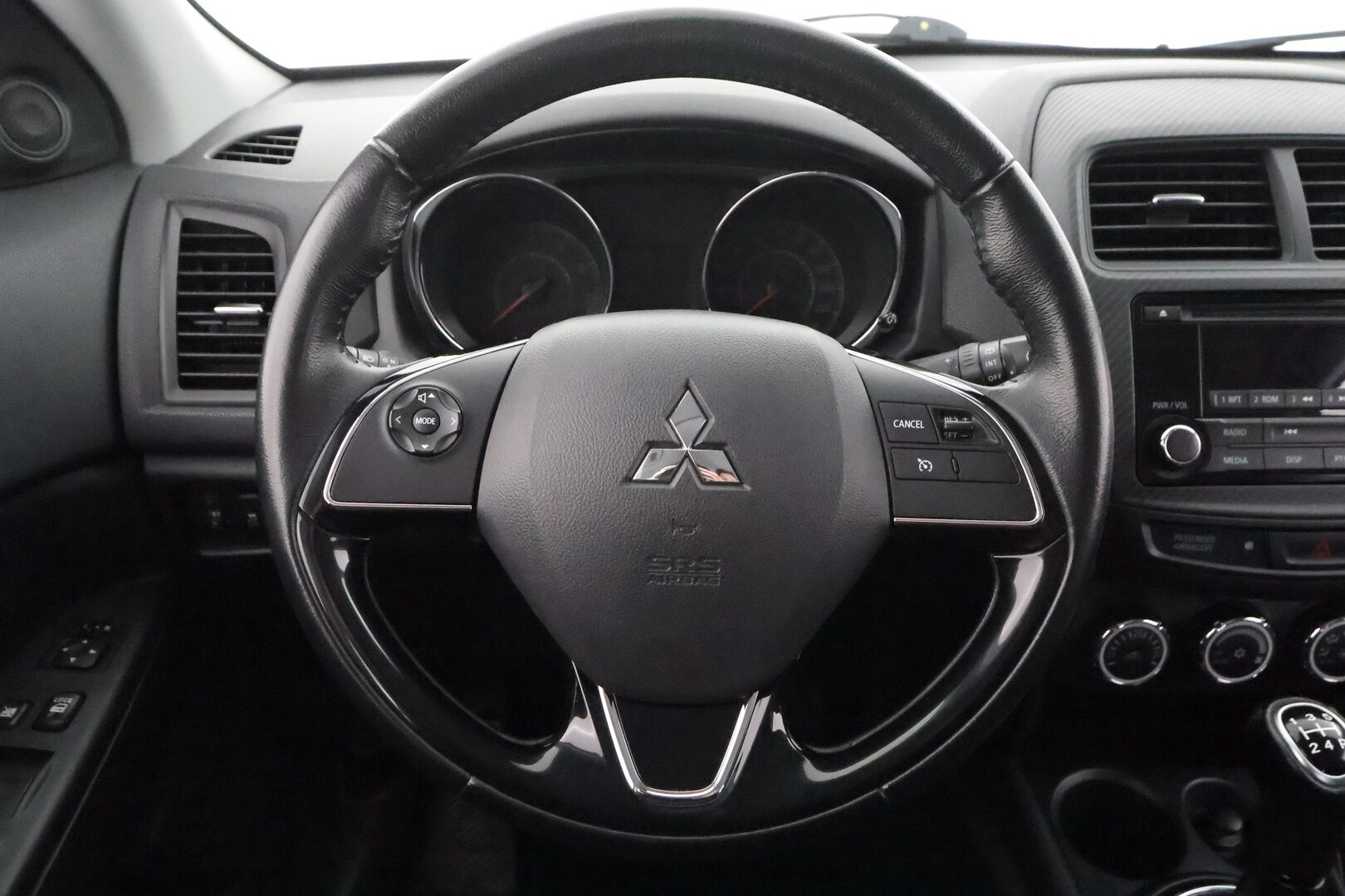 Mitsubishi ASX 2015 1,6 MIVEC Invite 5MT - | Vakkari | Koukku | Lohkolämmitin+sisälämmitin | Aut. ilmastointi | USB-liitäntä | Penkinlämmittimet | 2x renkaat aluin | Huoltokirja | Suomiauto | 