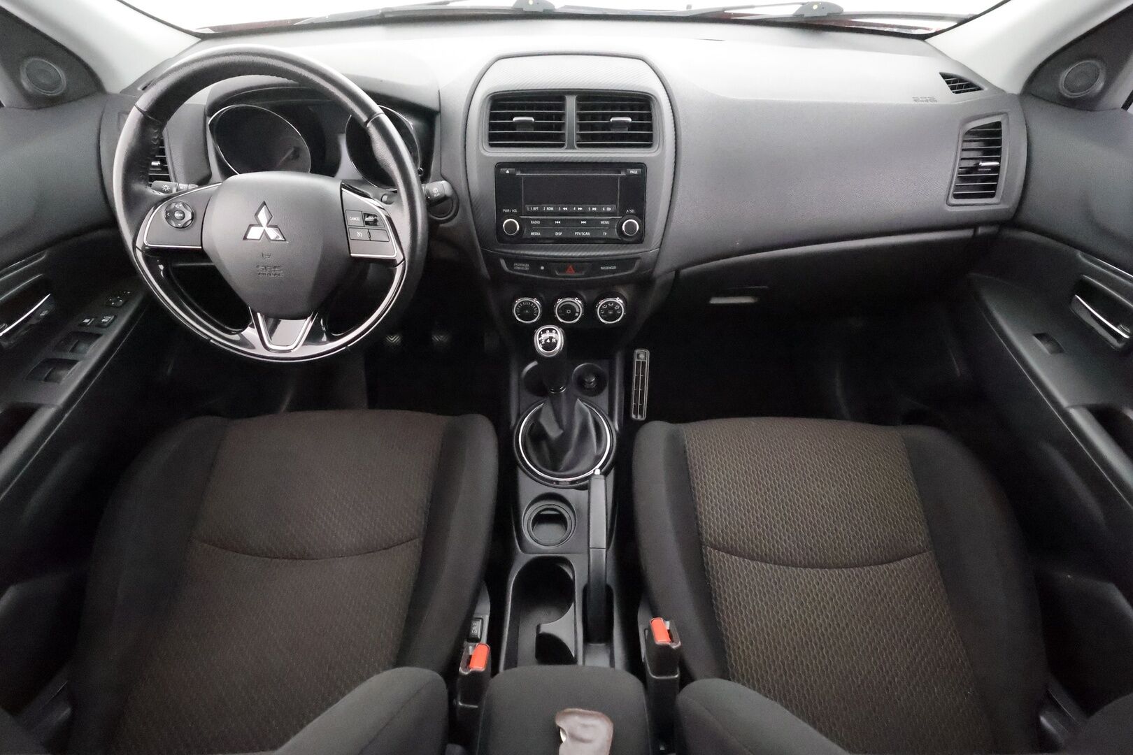 Mitsubishi ASX 2015 1,6 MIVEC Invite 5MT - | Vakkari | Koukku | Lohkolämmitin+sisälämmitin | Aut. ilmastointi | USB-liitäntä | Penkinlämmittimet | 2x renkaat aluin | Huoltokirja | Suomiauto | 