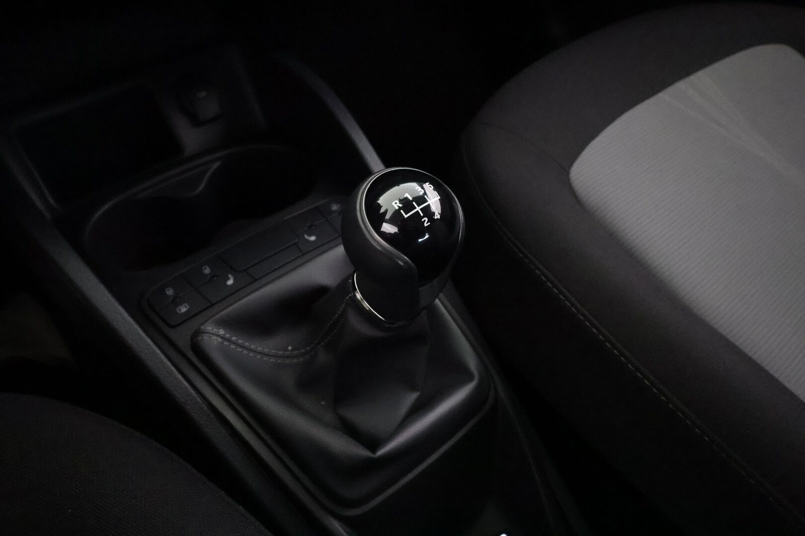 Seat Ibiza 2015 1,2 TSI 85 Style - | Vakkari | Ilmastointi | Huoltokirja | AUX -liitäntä | Penkinlämmittimet | Lohkolämmitin sisäpistokkeella | 2x renkaat | 