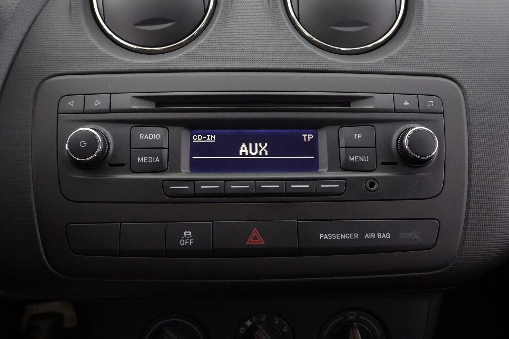 Seat Ibiza 2015 1,2 TSI 85 Style - | Vakkari | Ilmastointi | Huoltokirja | AUX -liitäntä | Penkinlämmittimet | Lohkolämmitin sisäpistokkeella | 2x renkaat | 