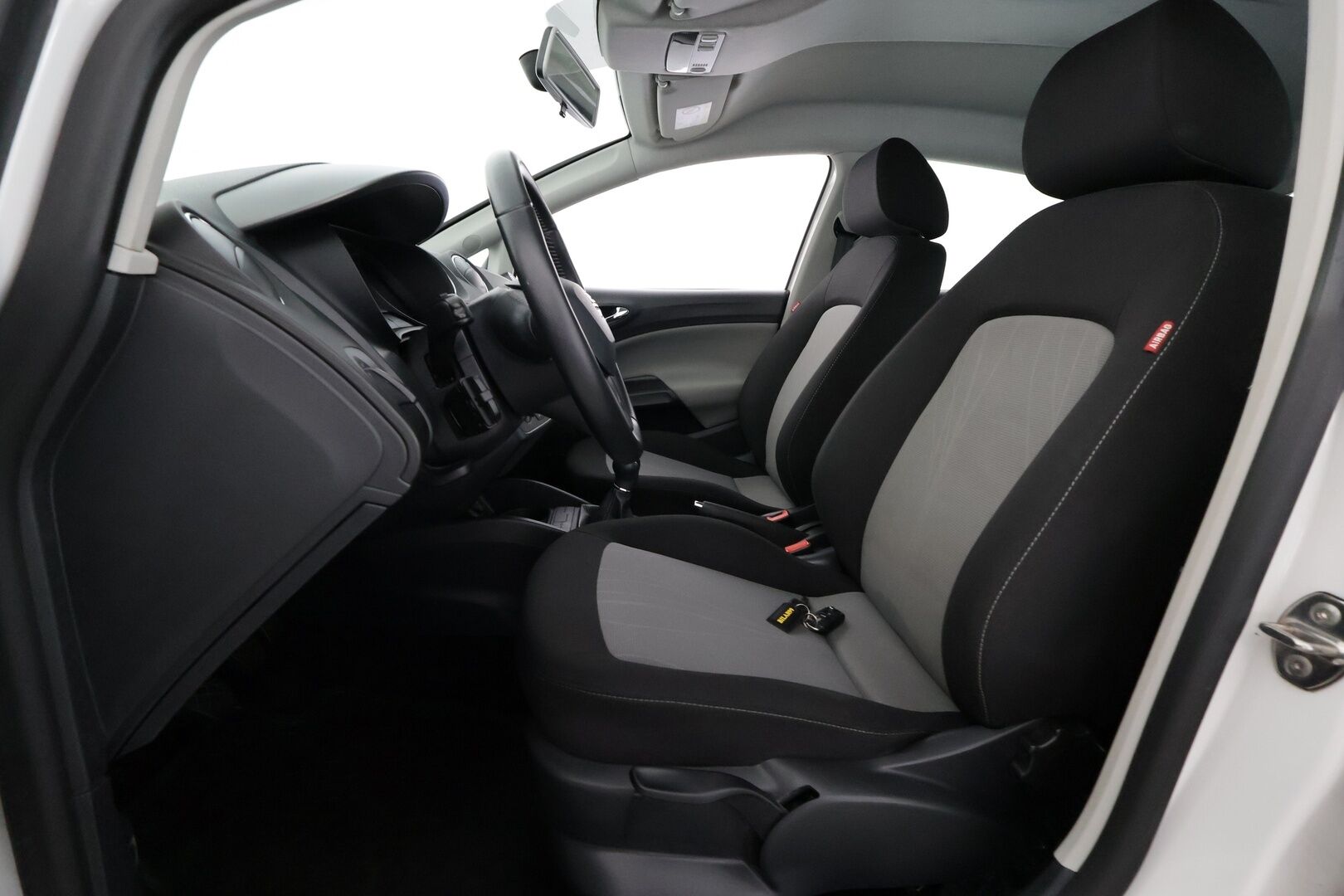 Seat Ibiza 2015 1,2 TSI 85 Style - | Vakkari | Ilmastointi | Huoltokirja | AUX -liitäntä | Penkinlämmittimet | Lohkolämmitin sisäpistokkeella | 2x renkaat | 