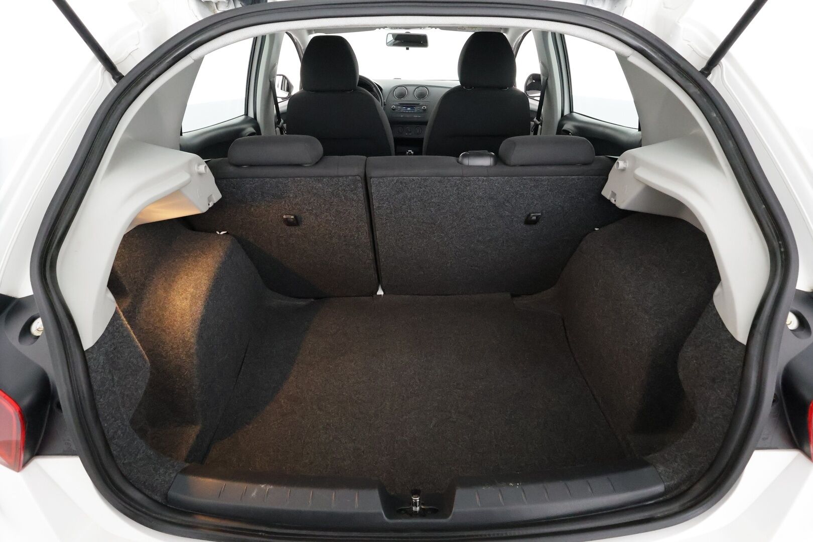 Seat Ibiza 2015 1,2 TSI 85 Style - | Vakkari | Ilmastointi | Huoltokirja | AUX -liitäntä | Penkinlämmittimet | Lohkolämmitin sisäpistokkeella | 2x renkaat | 