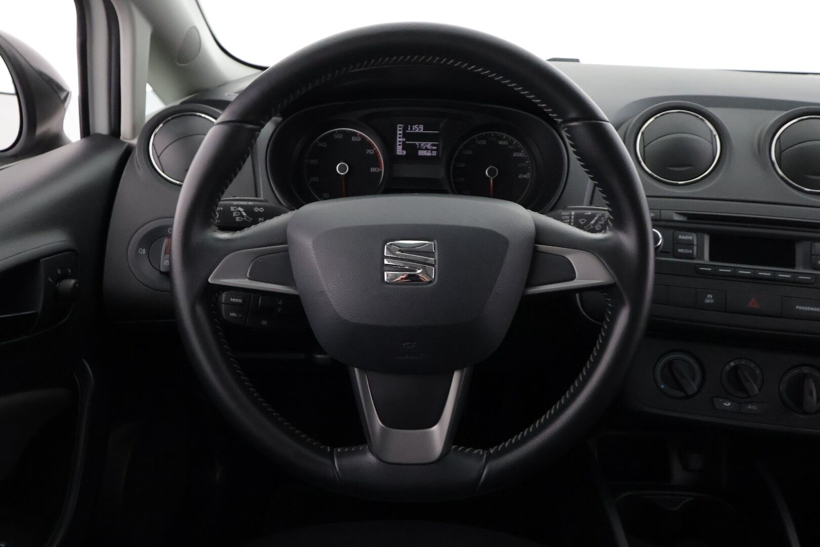 Seat Ibiza 2015 1,2 TSI 85 Style - | Vakkari | Ilmastointi | Huoltokirja | AUX -liitäntä | Penkinlämmittimet | Lohkolämmitin sisäpistokkeella | 2x renkaat | 