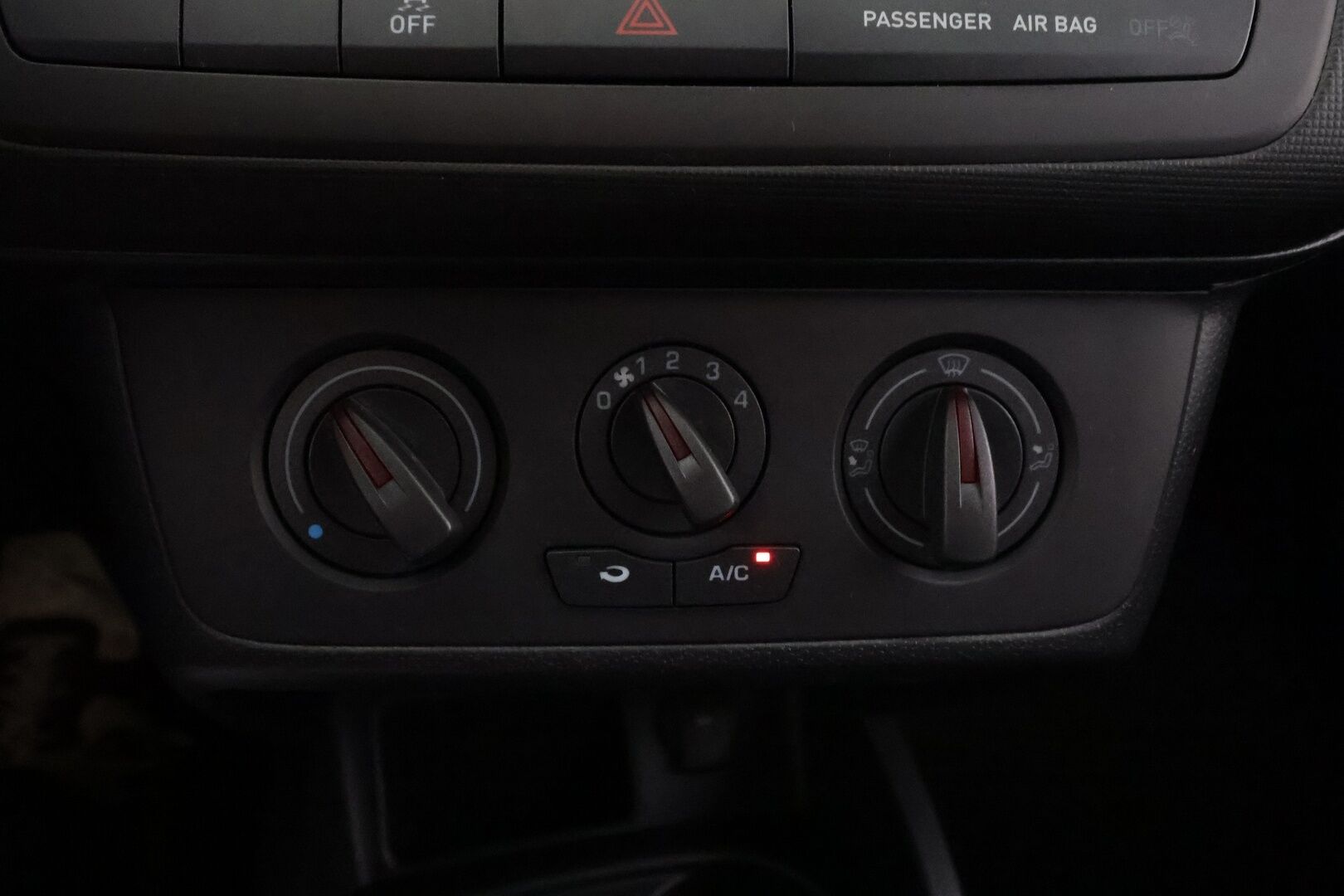 Seat Ibiza 2015 1,2 TSI 85 Style - | Vakkari | Ilmastointi | Huoltokirja | AUX -liitäntä | Penkinlämmittimet | Lohkolämmitin sisäpistokkeella | 2x renkaat | 