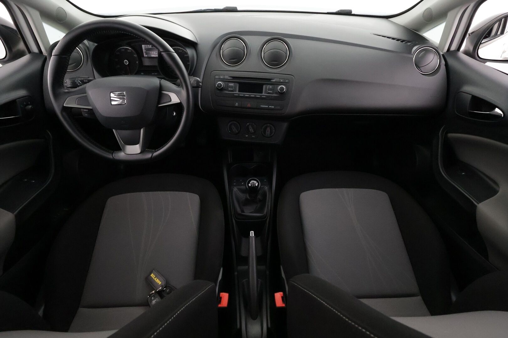 Seat Ibiza 2015 1,2 TSI 85 Style - | Vakkari | Ilmastointi | Huoltokirja | AUX -liitäntä | Penkinlämmittimet | Lohkolämmitin sisäpistokkeella | 2x renkaat | 