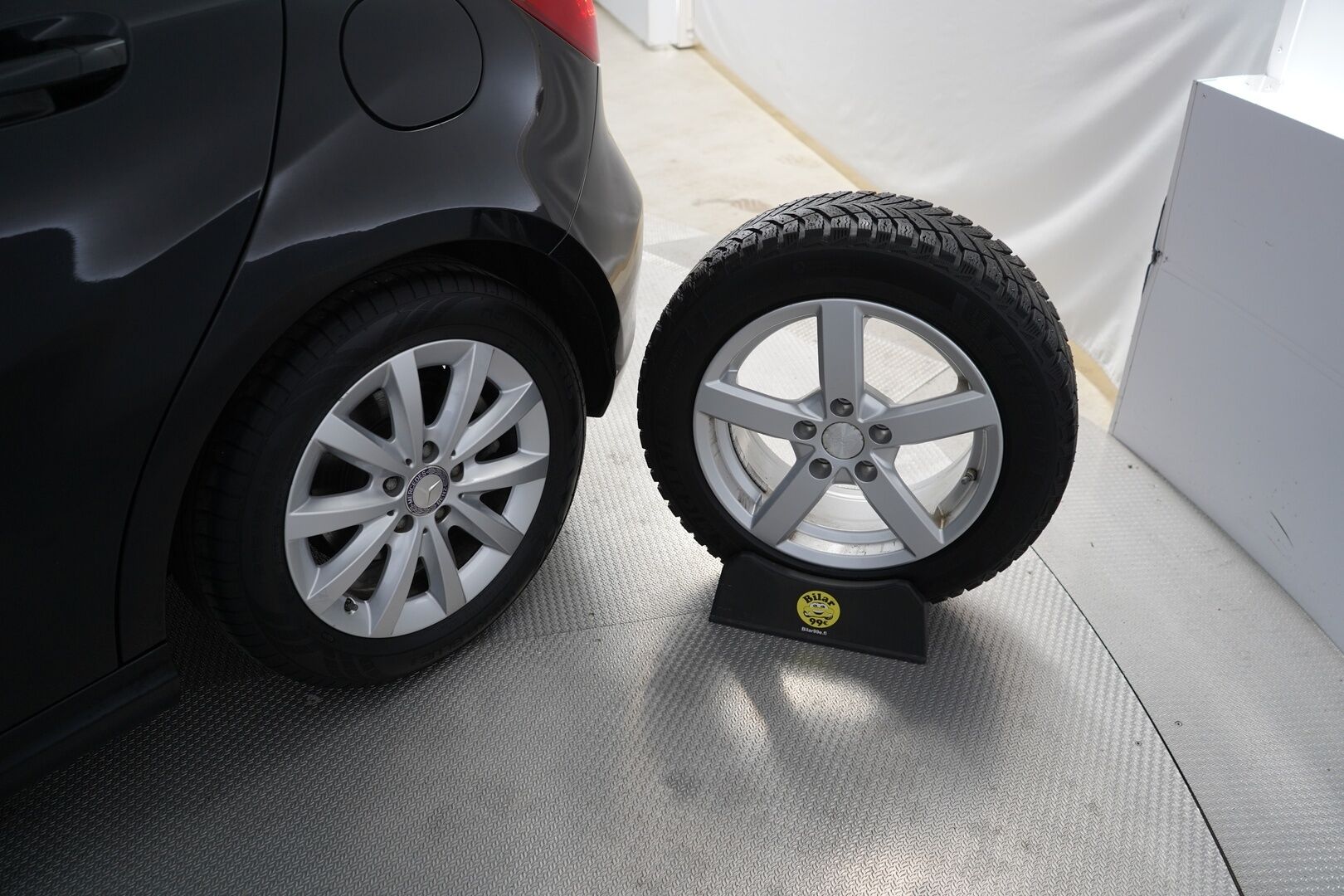 Mercedes-Benz A 2015 180 BE A Summer Edition - Kamera | Moottorinlämmitin | Osanahat ja sporttipenkit | Suomi auto | Kahdet renkaat aluvantein | Säntilliset huollot 