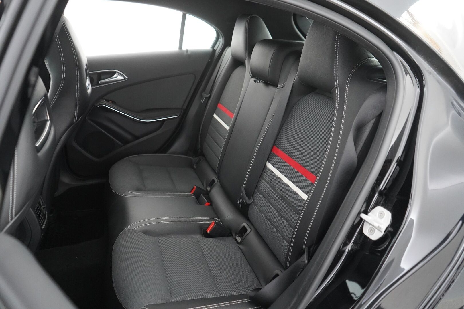 Mercedes-Benz A 2015 180 BE A Summer Edition - Kamera | Moottorinlämmitin | Osanahat ja sporttipenkit | Suomi auto | Kahdet renkaat aluvantein | Säntilliset huollot 